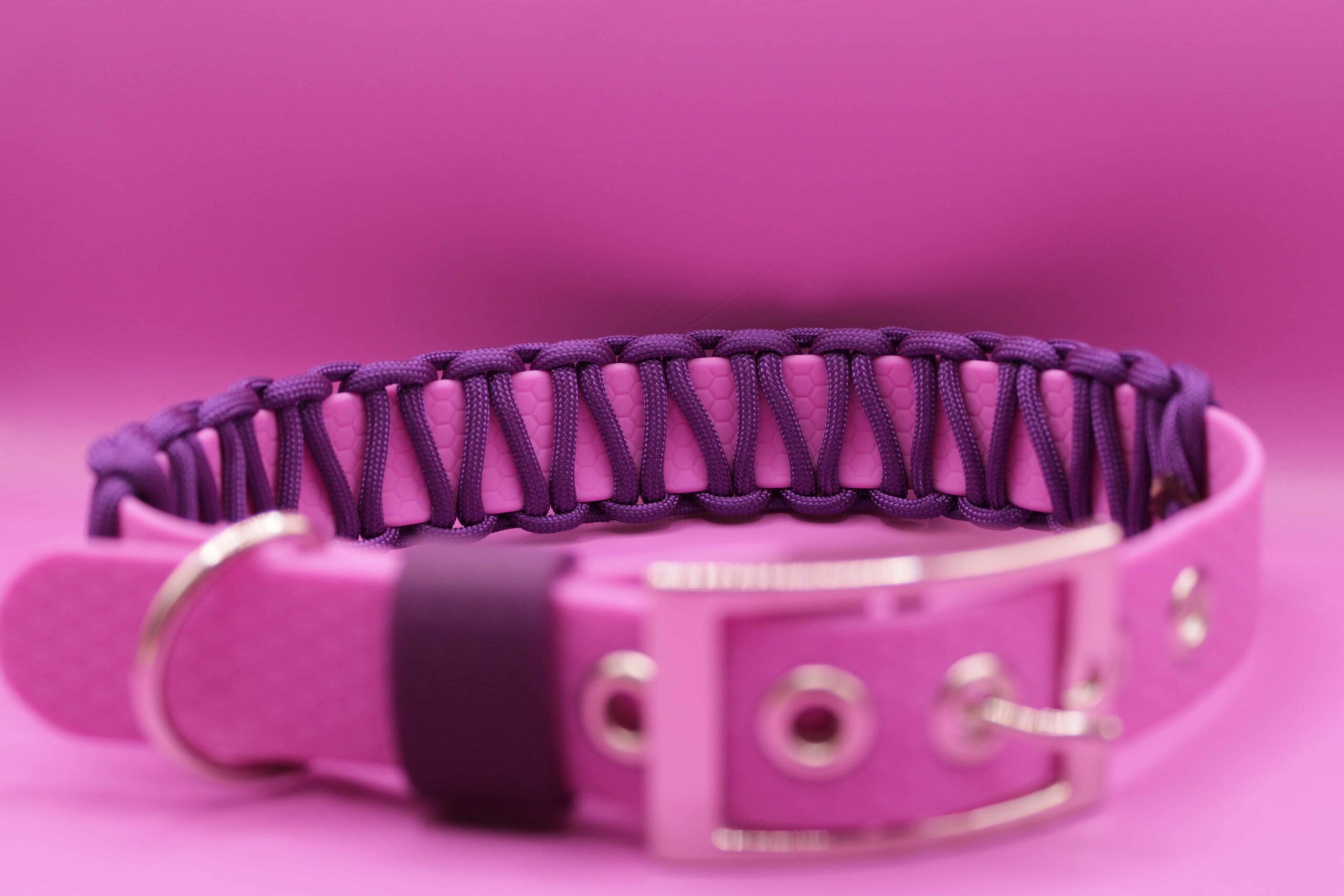Wodoodporna obroża na sprzączkę z przeplataniem paracord - obrazek 3